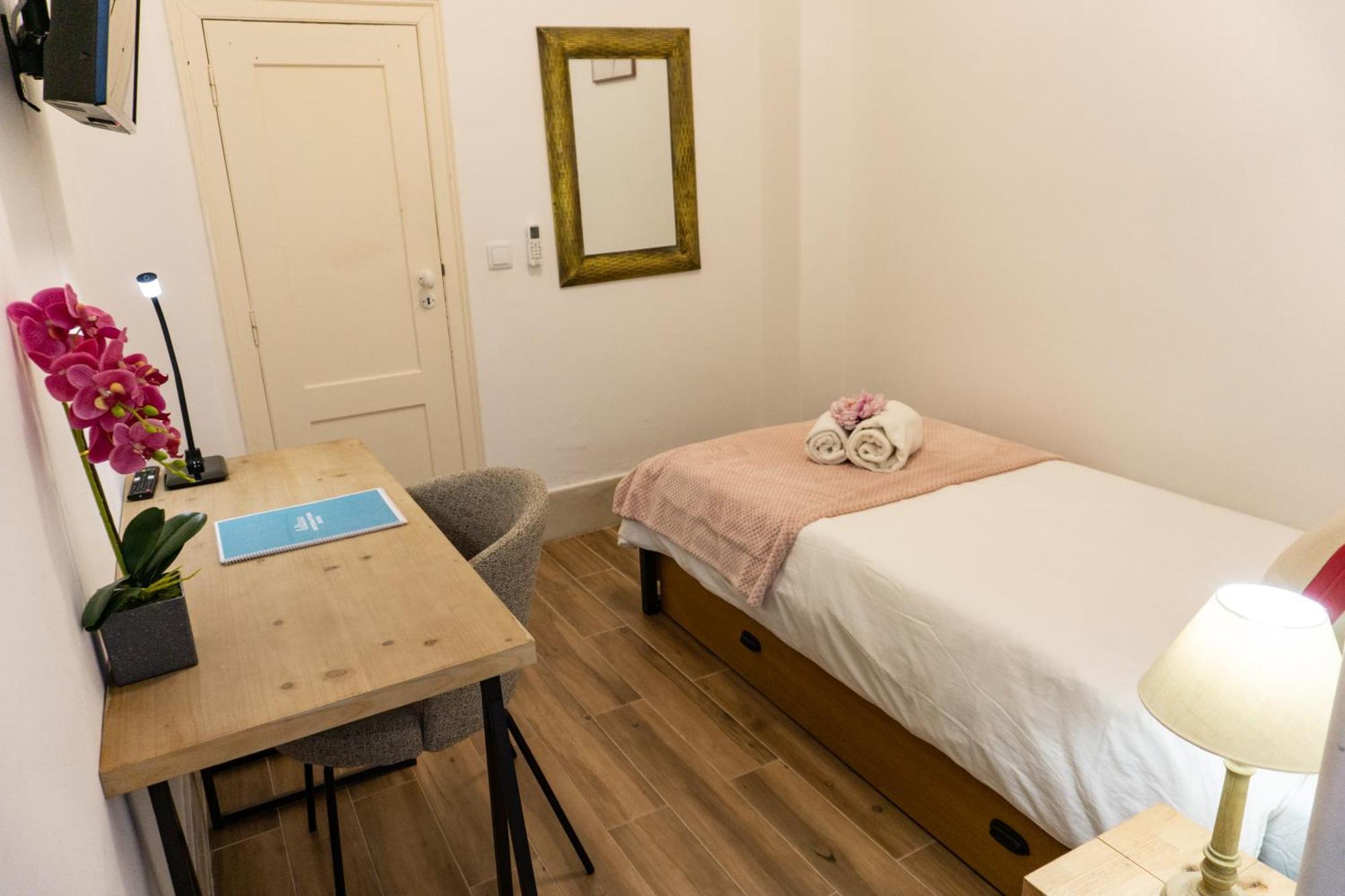 Lalitana Townhouse Hotel Lagos Phòng bức ảnh